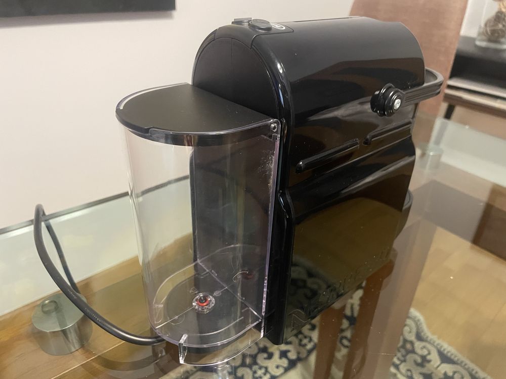 Maquina Nespresso Délonghi como nova