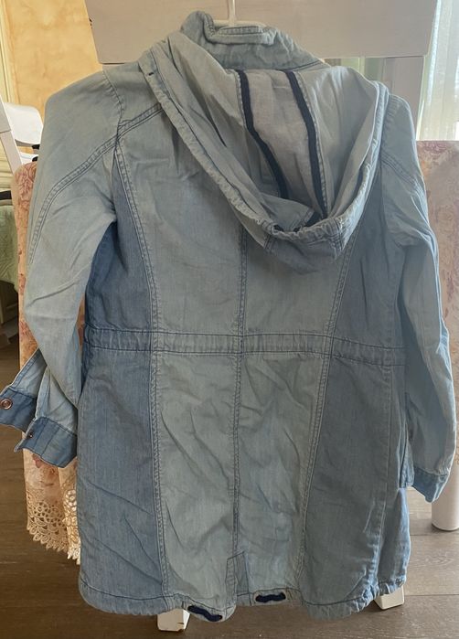 Продам джинсовую детскую куртку