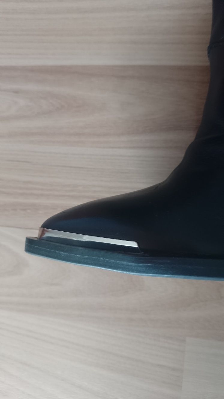 Nowe botki Carini 39