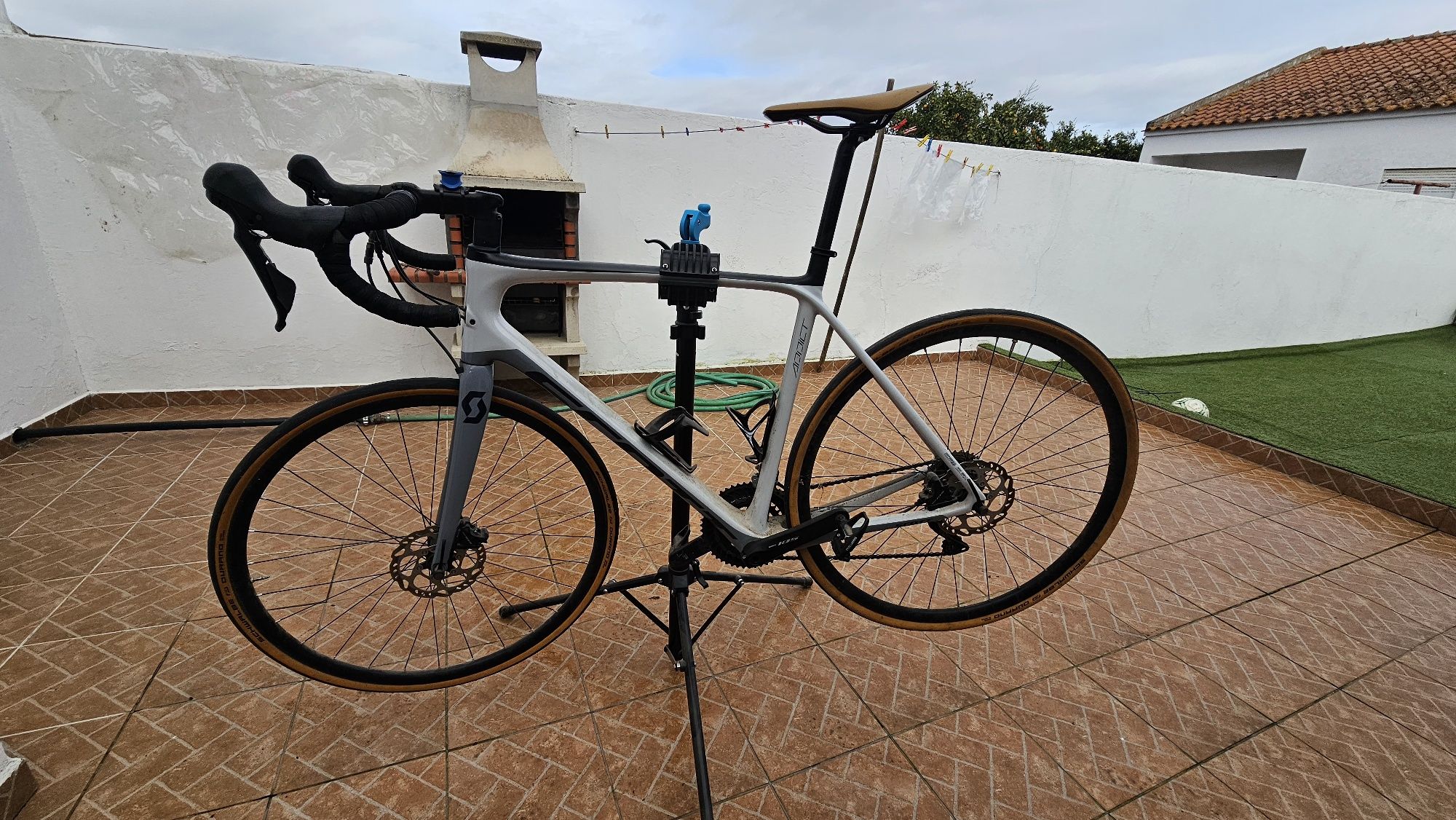 Bicicleta semi nova scott addict disc