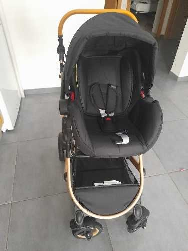 Carrinho de bebé NOVO
