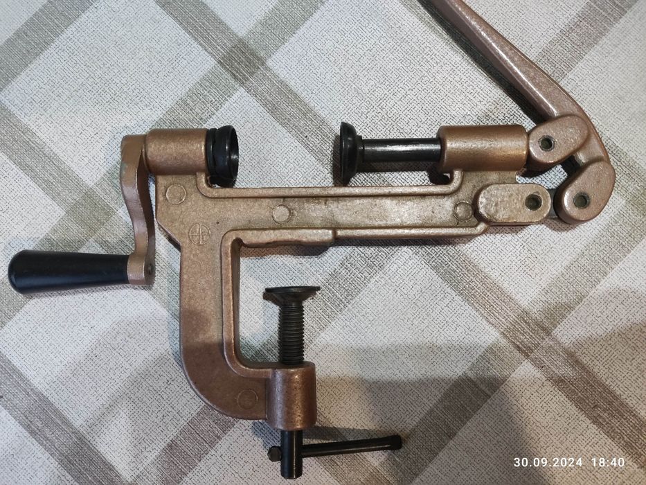 Закрутка настольная с поджимом 16 калибр