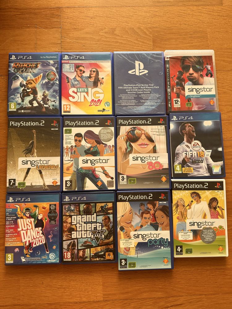 Playstation4 com jogos e comandos