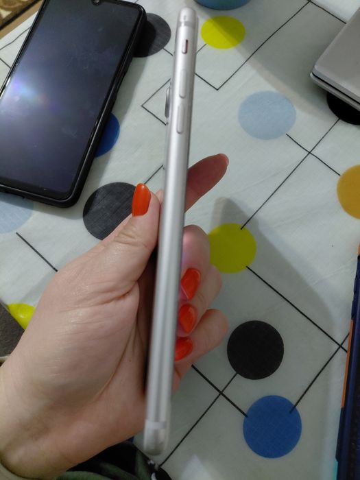 Телефон iPhone 7 plus