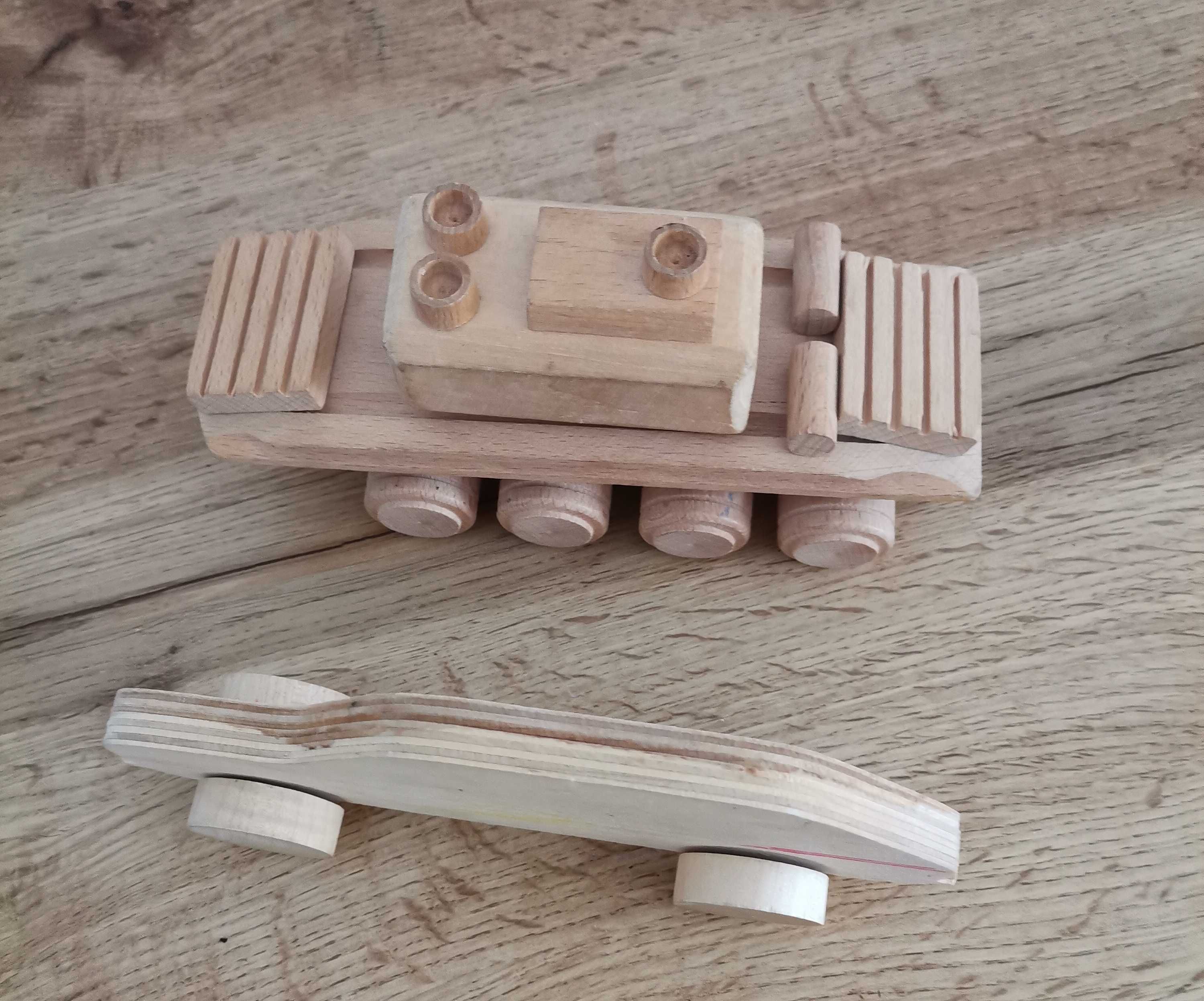 Drewniane zabawki samochód i czołg