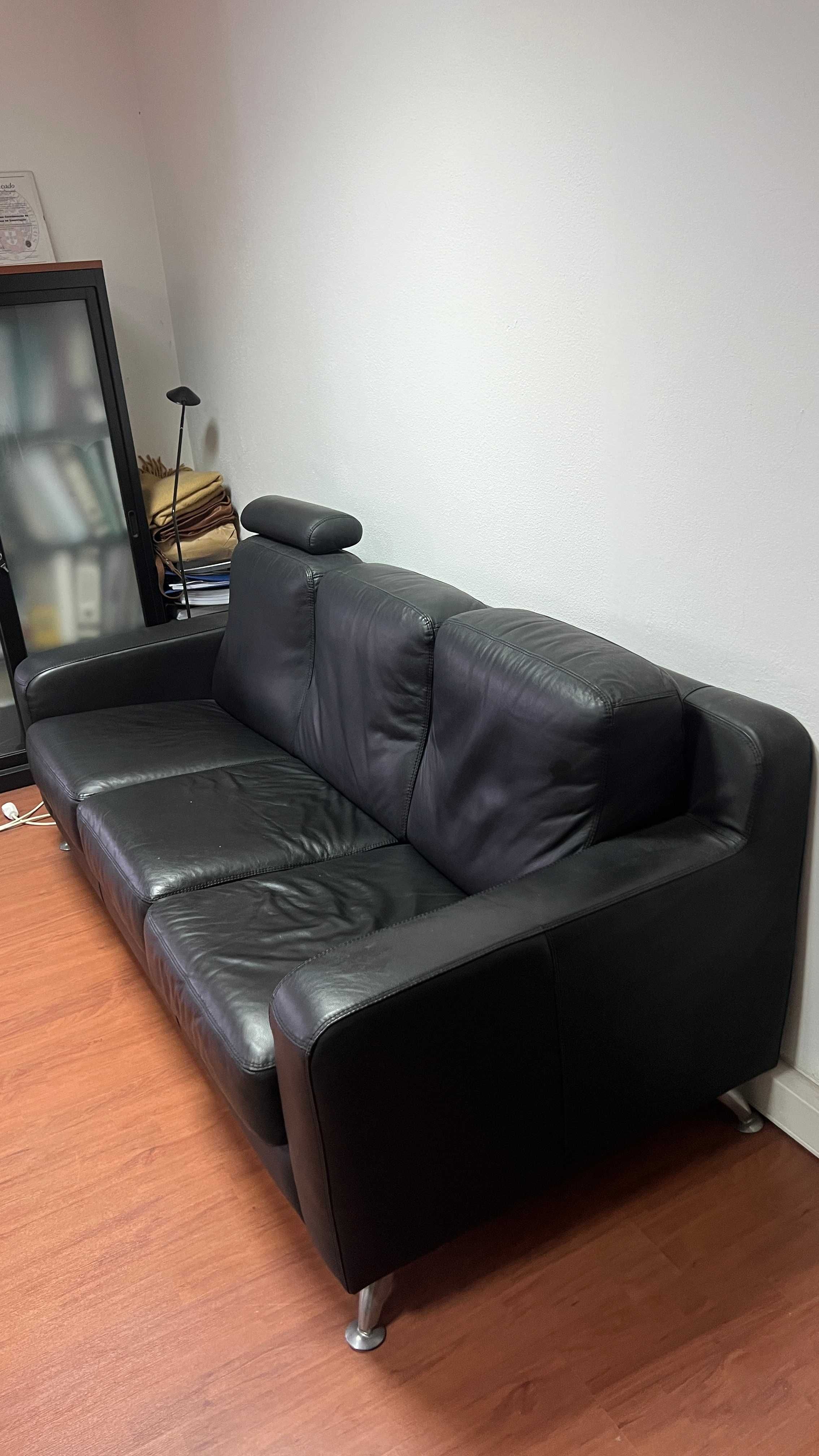 Sofa Pele Genuina Preto e Aluminio em Excelente Estado