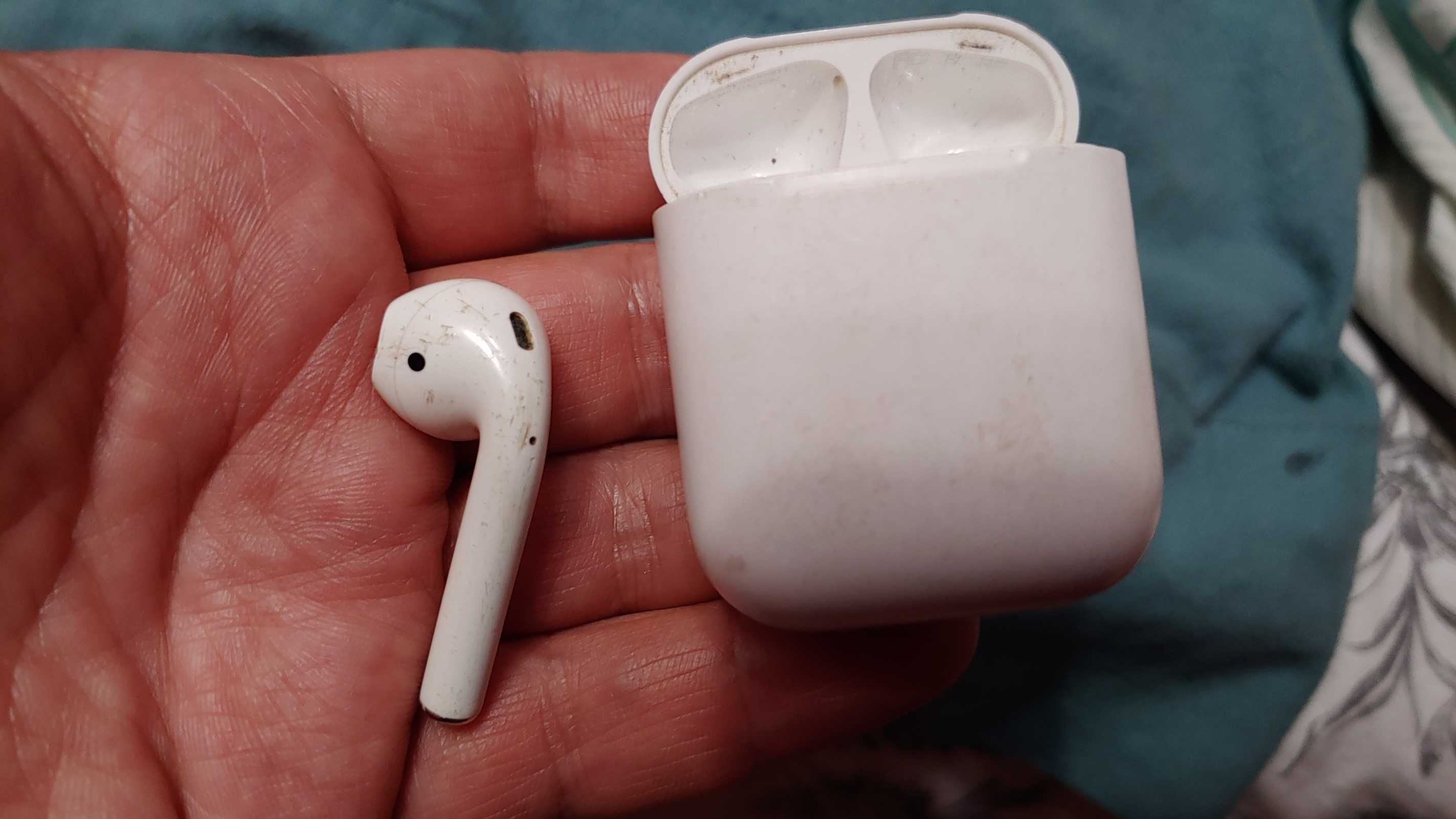 Наушник Apple AirPods+Charging Case.некомплект!!