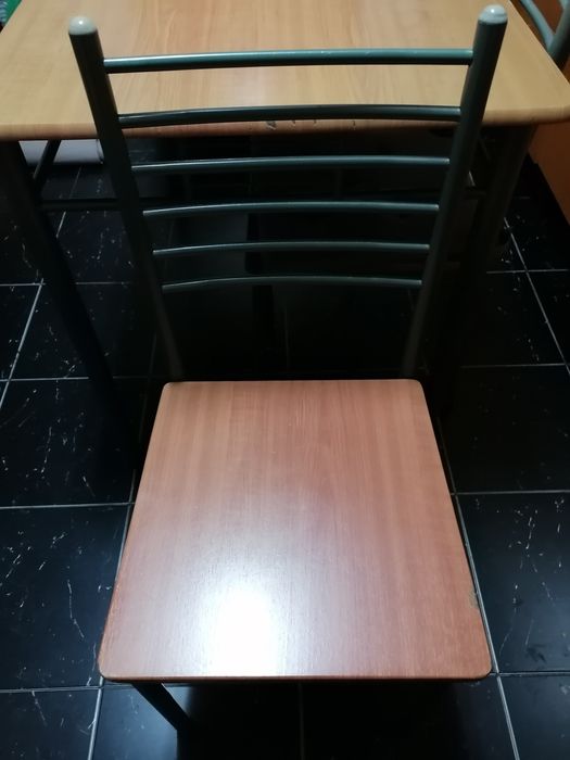 Conjunto Mesa + 2 cadeiras em madeira / metal