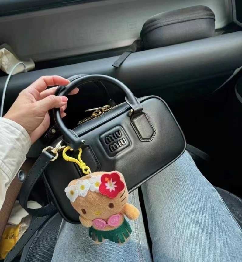 Rabat na MiuMiu Czarny Plecak - Idealny Podarunek