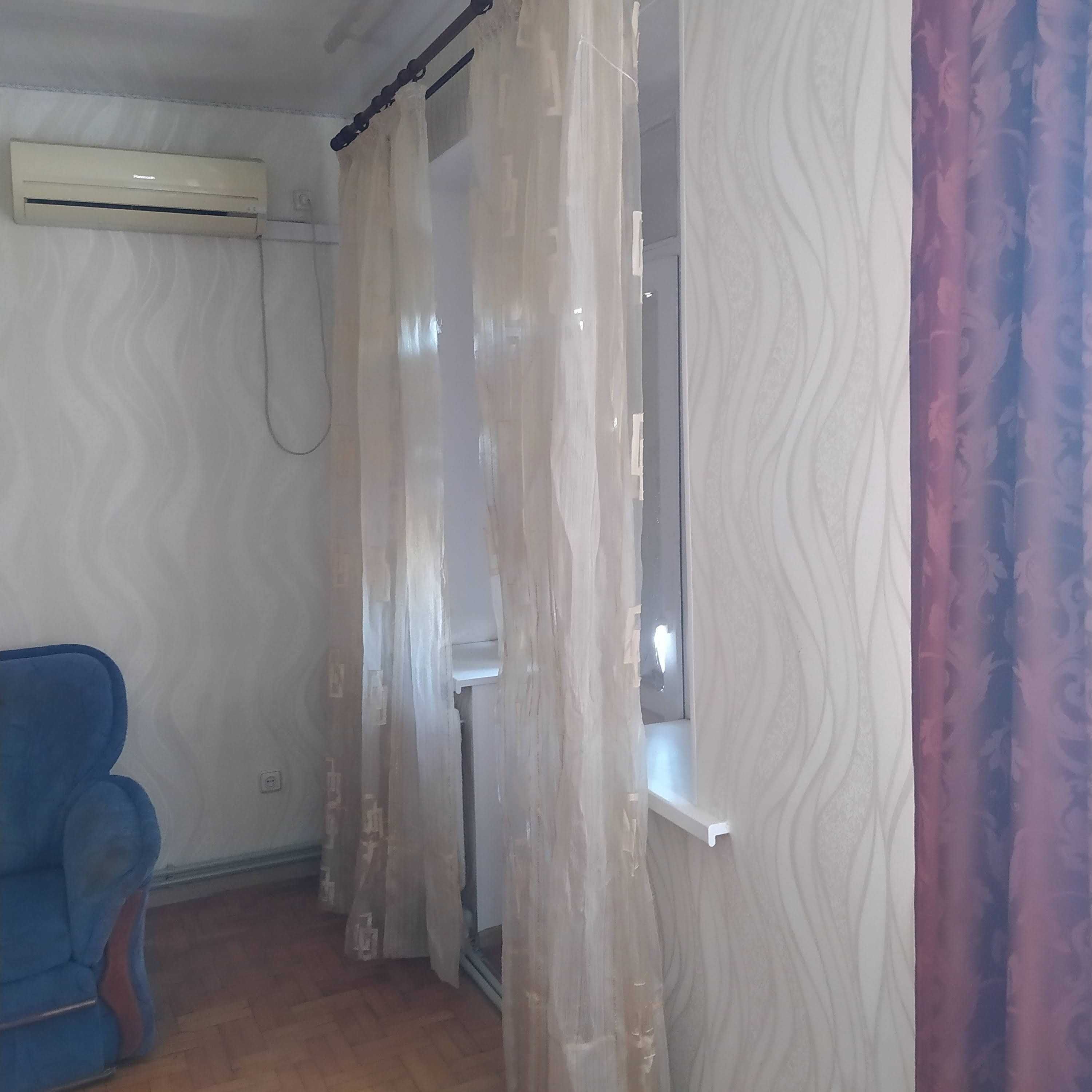 Продам 4-х кімнатну квартиру в центрі з індивідуальним опаленням