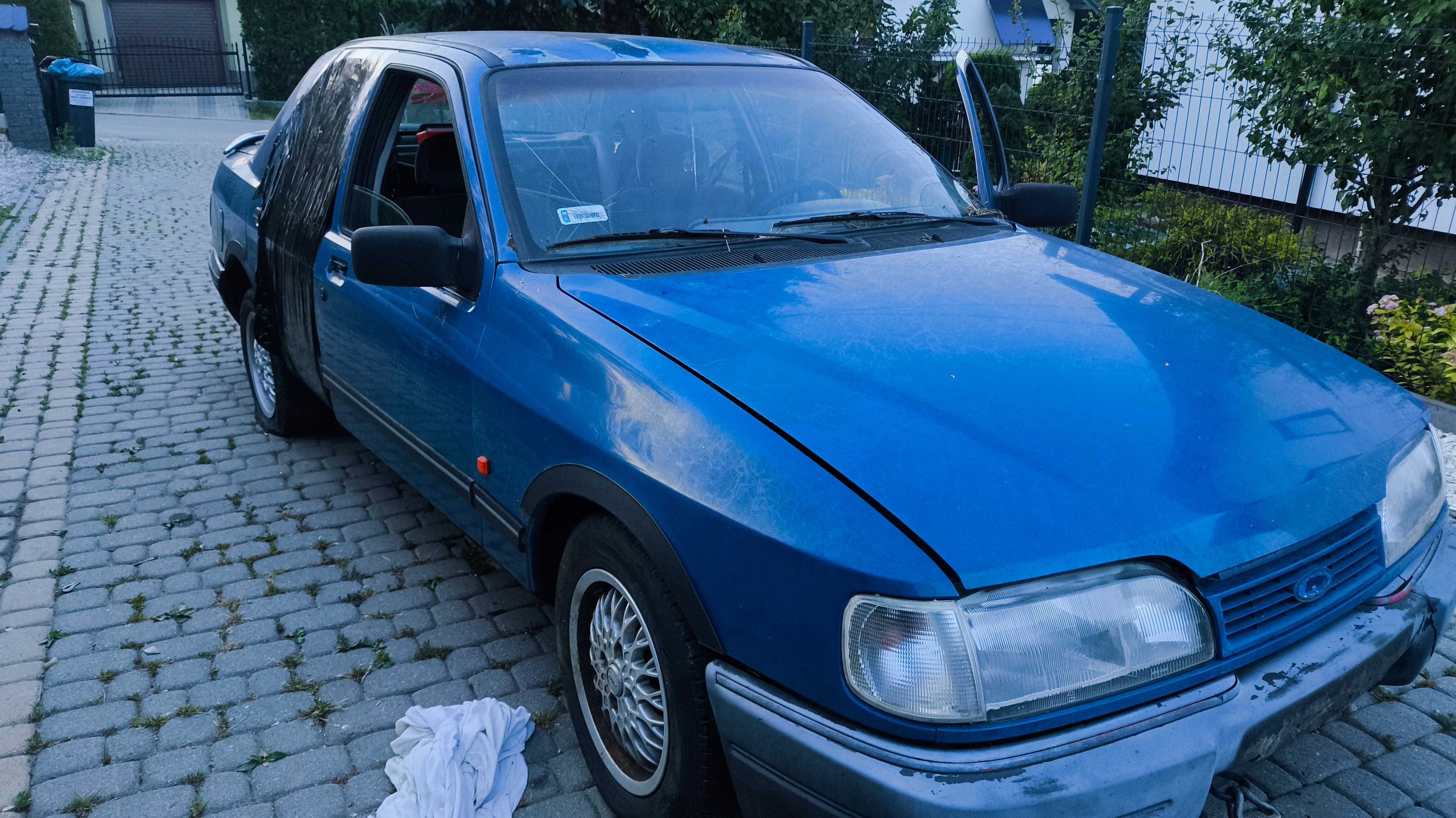 Ford Sierra MK2 1.6i CLX części drzwi lampy środek silnik alu felgi