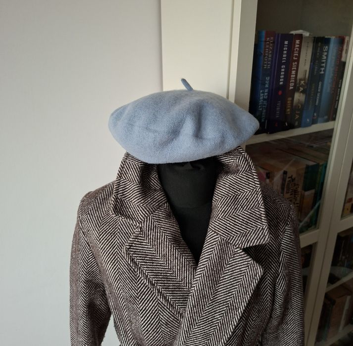 Nowy dzianinowy beret