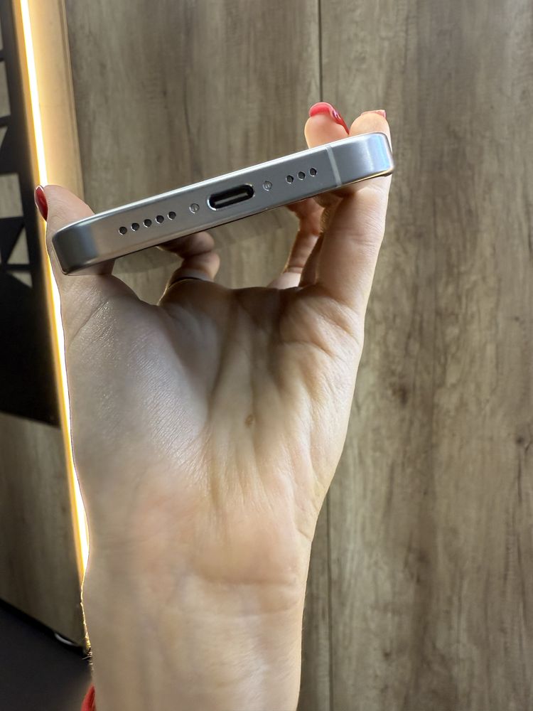IPHONE 15Pro 128 White Titanium Neverlock Костюшка,5