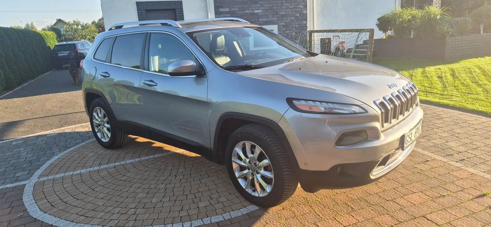 Jeep Cherokee wygodny i bezpieczny w bardzo dobrym stanie :)