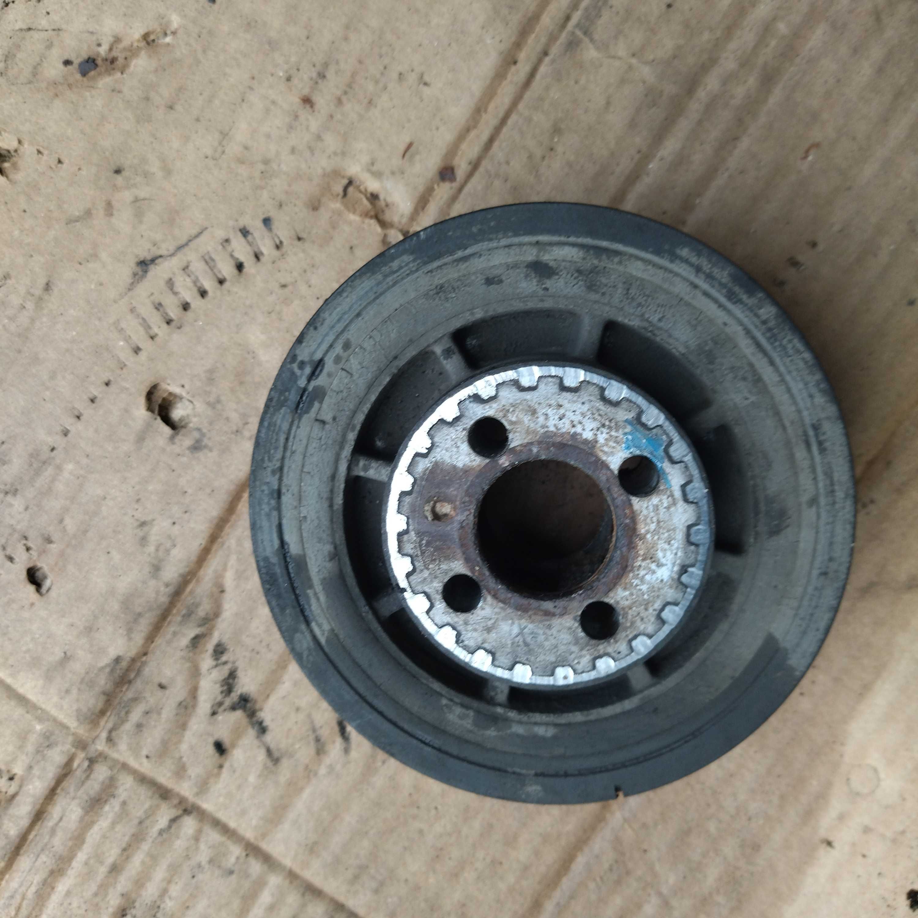 koło pasowe 03710`5243b wał  03725`3041AE  vw golf 2.0 16v ABF