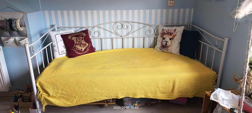 Łóżko białe metalowe