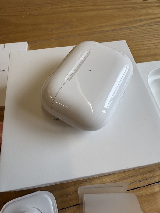Apple AirPods Pro (1. generacja) + akcesoria nowe + etui!