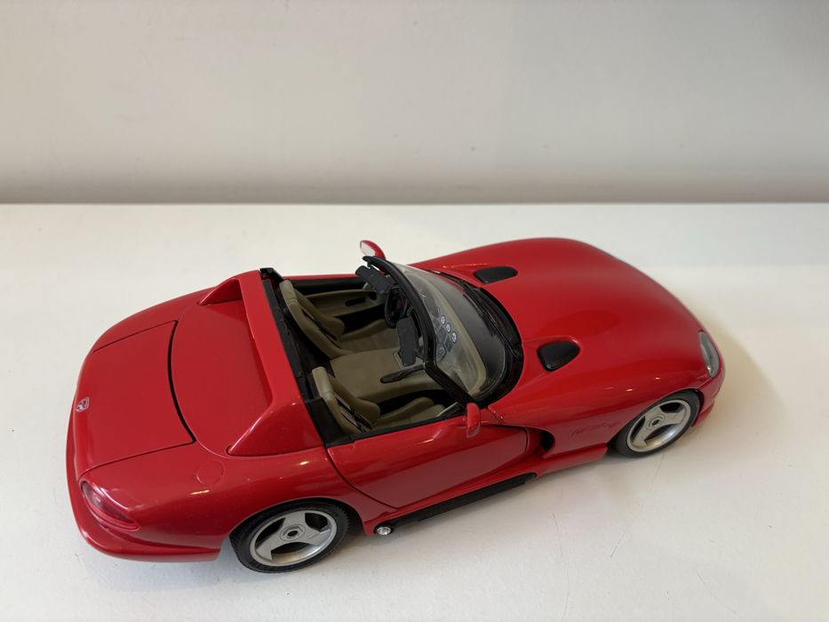 Model Dodge Viper RT10 1:18 BBurago Burago (maisto welly)