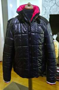 Kurtka Moncler  rozm. 5 42 -44 z kapturem chowanym