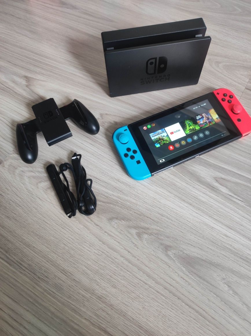 Konsola Nintendo Switch + 2 gry (Minecraft, Hello Neighbor 2)