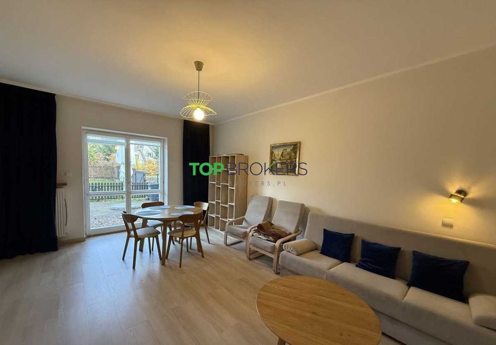 Kameralny parterowy dom przy lesie