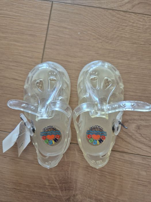 Sandálias Chicco novas