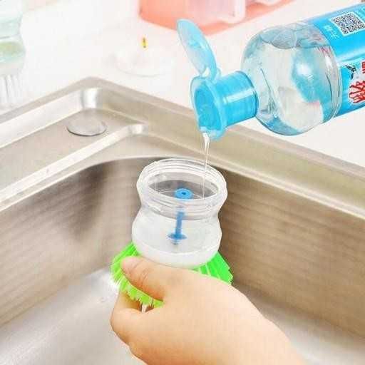 Щетка для мытья посуды с дозатором для моющего средства