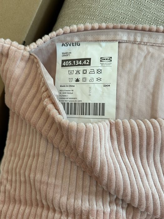 4 Cushions + 5 sets of pillow cases