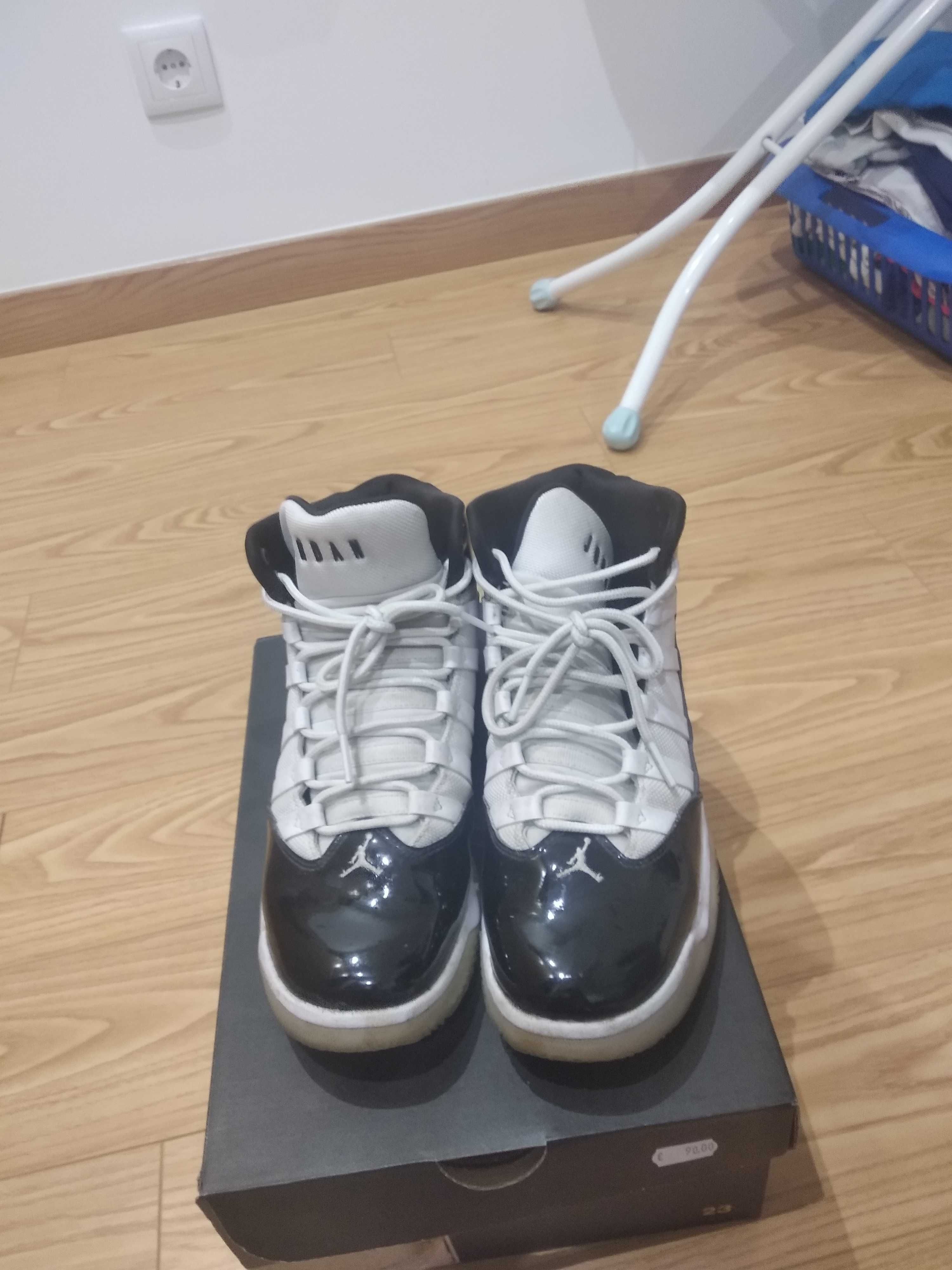 Nike Jordan Max Aura 'Black White' tamanho 40 em perfeito estado