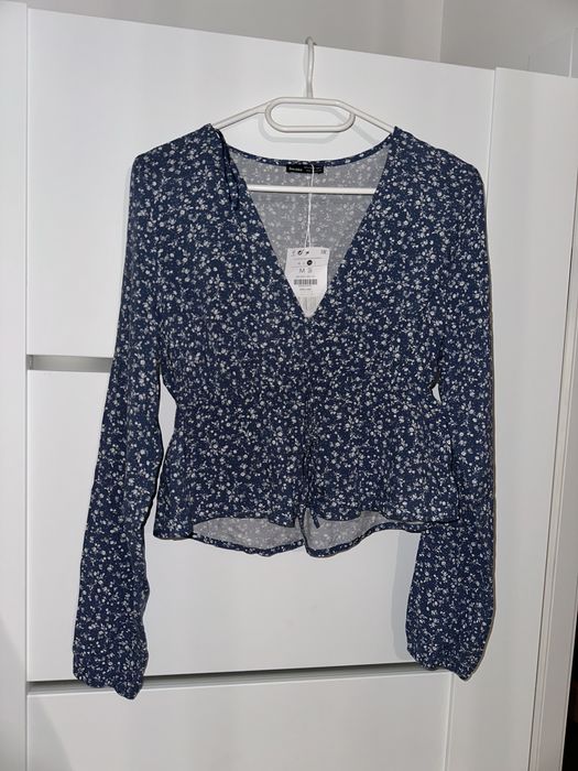 Niebieska bluzka Bershka roz M kwiaty