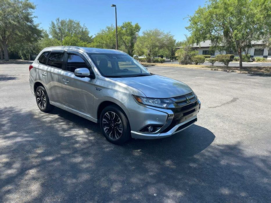 Mitsubishi Outlander Hybrid      2018
