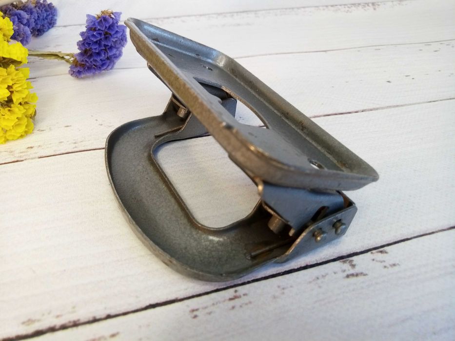 Дырокол металический времен СССР / Дірокол металевий часів СРСР