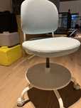 Vimund IKEA krzeslo dzieciecr jasnoniebieskie