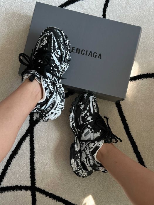 Кросівки Balenciaga Track Graffiti Black/White premium