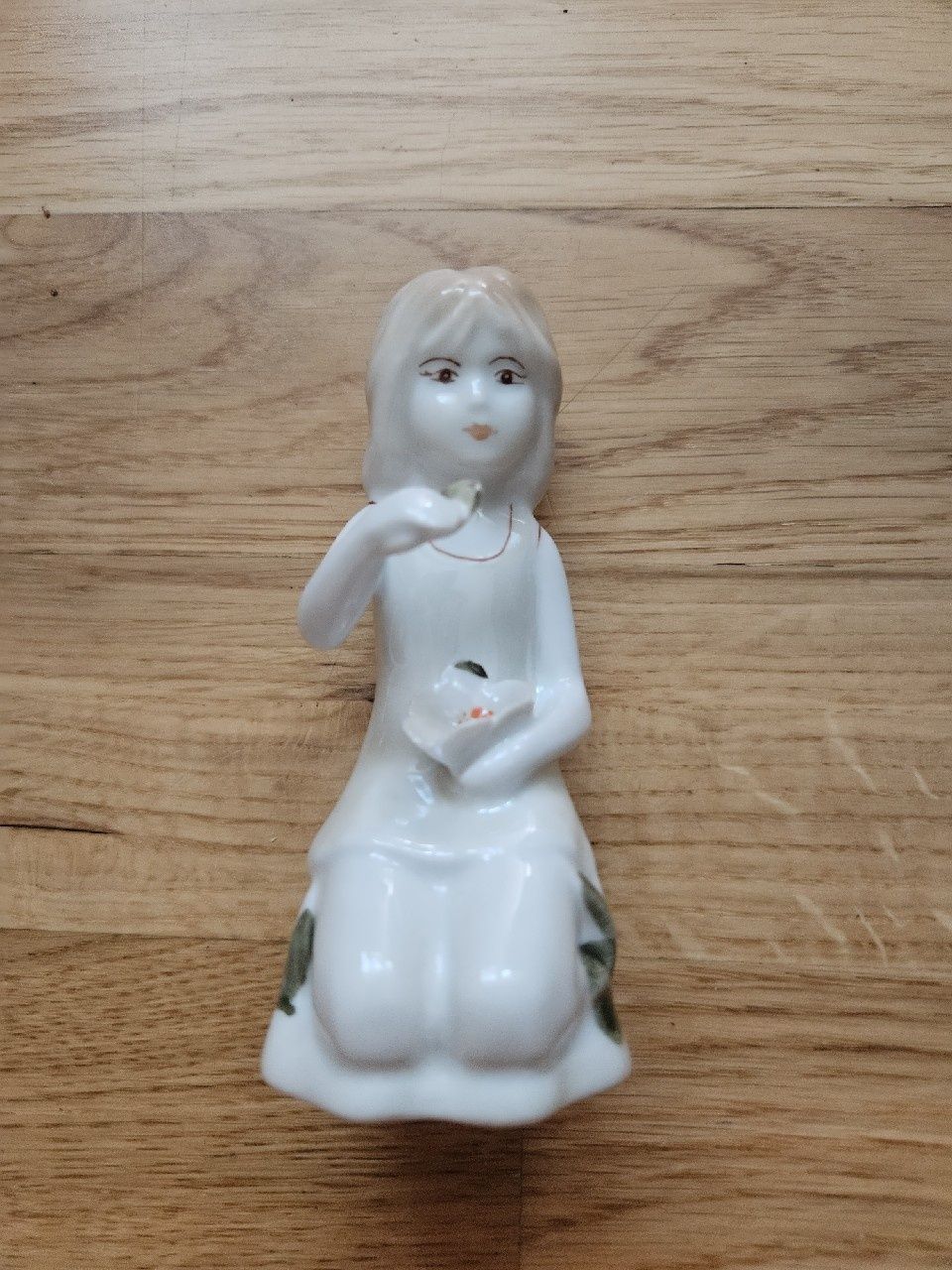 Figurka Porcelanowa Dziewczynka Porcelana