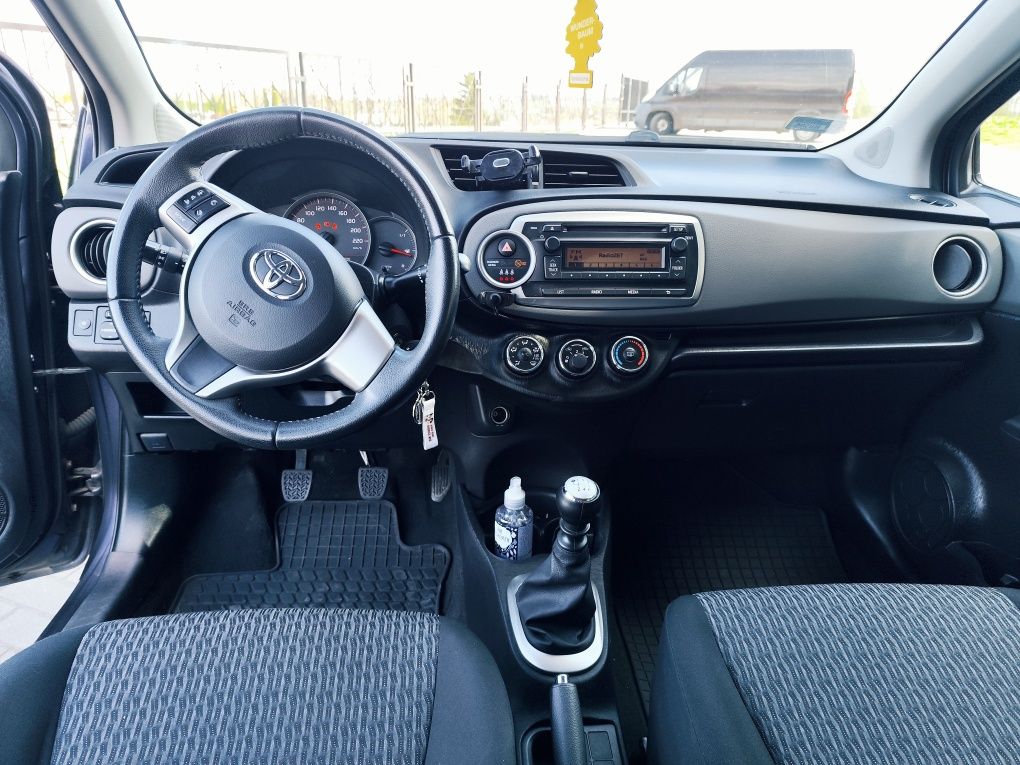 Toyota Yaris 1.33 b Salon Pl