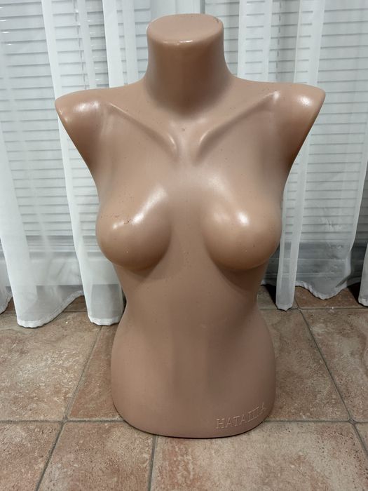 Манекени жіночі б/у, чоловічі б/у, торси, жіночі з ногами