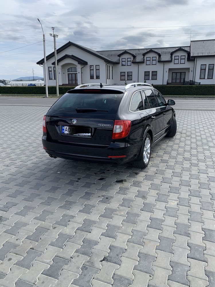 SKODA.     Superb
