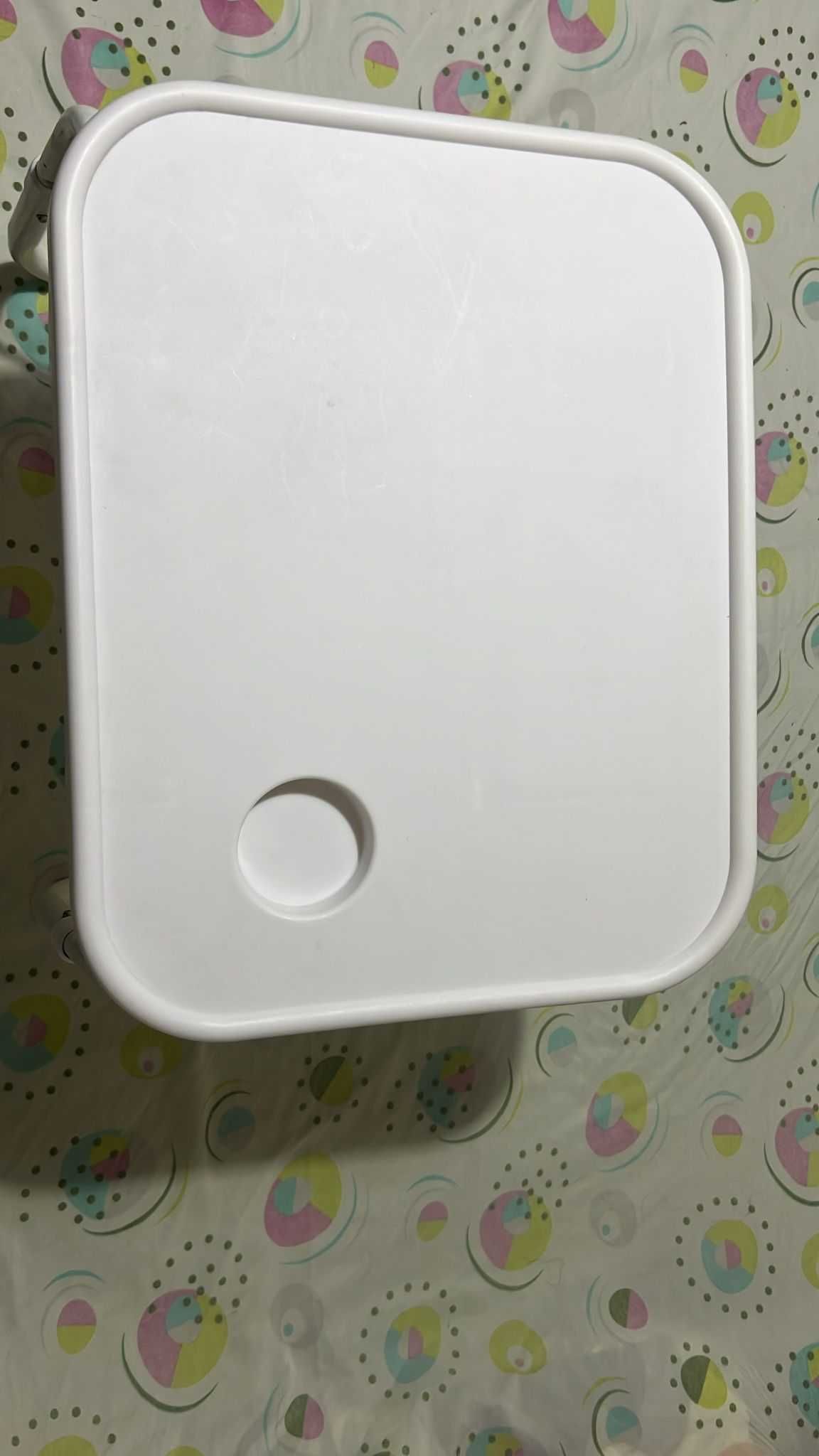 Mesa de apoio dobrável de plástico encaixe de copo e portátil