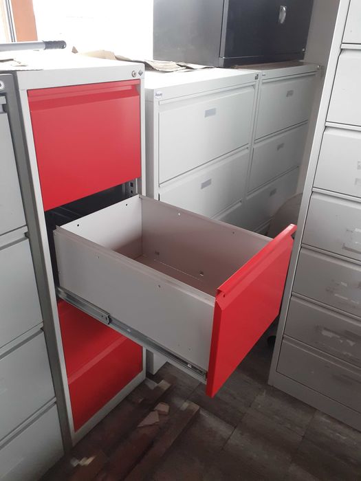 Magazynowe regały  szafy metalowe  szafki metalowe  stoły warsztatowe