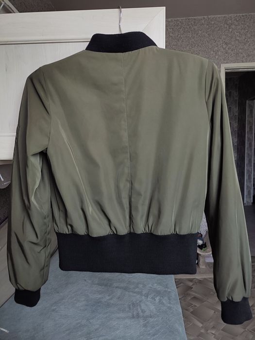 Бомбер женский теплый на осень весну