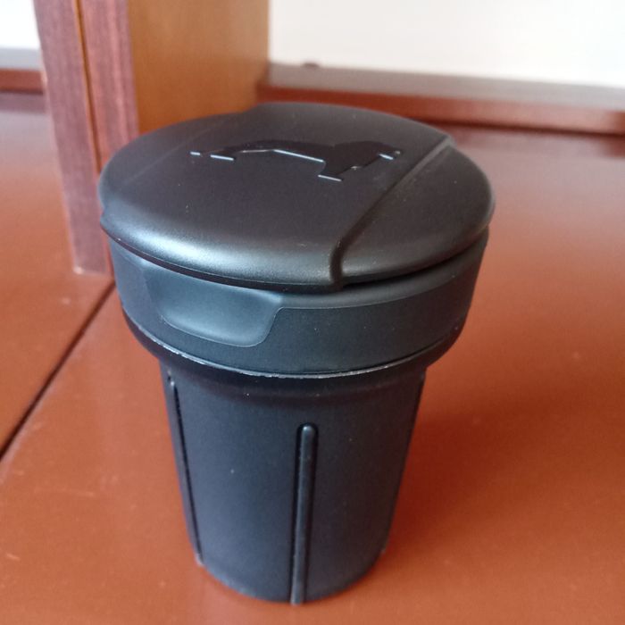 Popielniczka kubek MAN TGX TGS oryginał schowek z pokrywką


---

Tyt