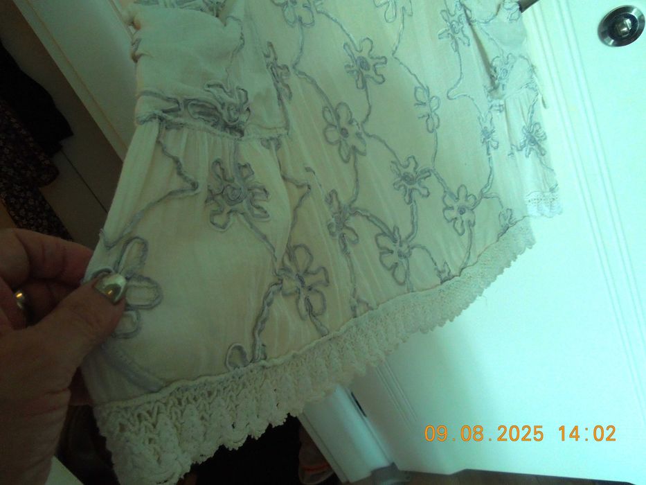 Biała Koszula Nocna z wyszywanym haftem na ramiączkach rozm. 42/44