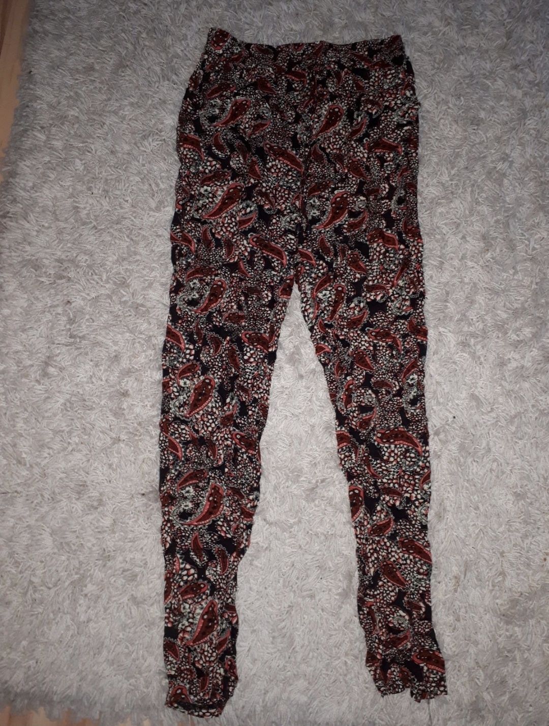 Zwiewne spodnie z materiału S