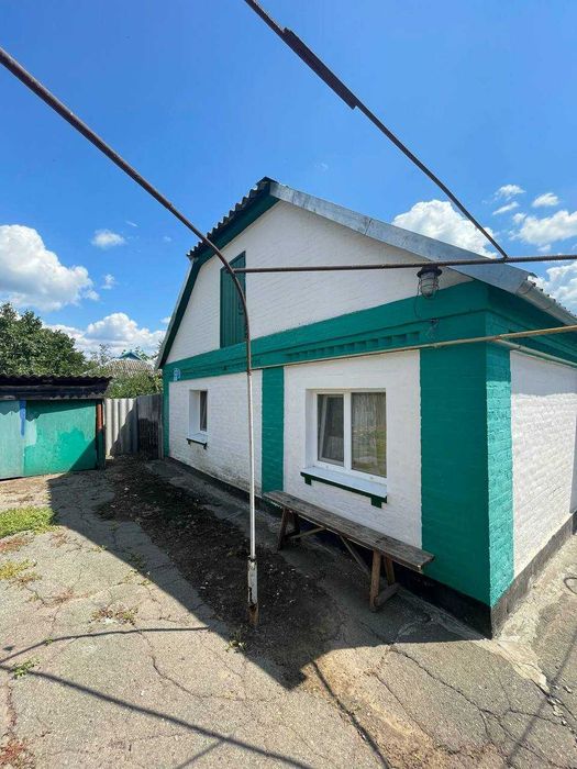 В продажу гарний будинок на околиці міста за доступну ціну