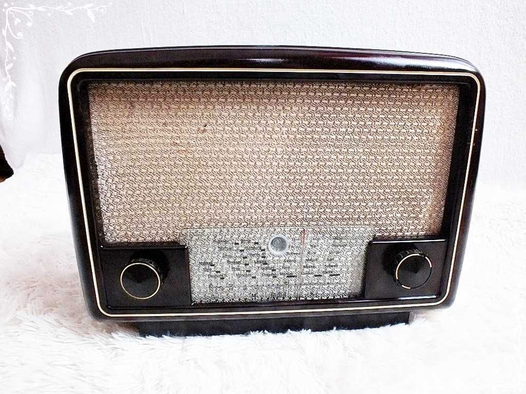 Stare powojenne radio lampowe RFT 1U11 z lat 40-50