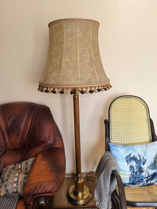 Lampa stojąca retro beżowa brązowa złota abażur z frędzlami antyk