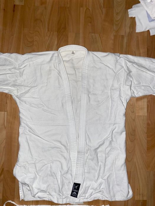 Кімоно, перчатки, накладки на ноги Venum