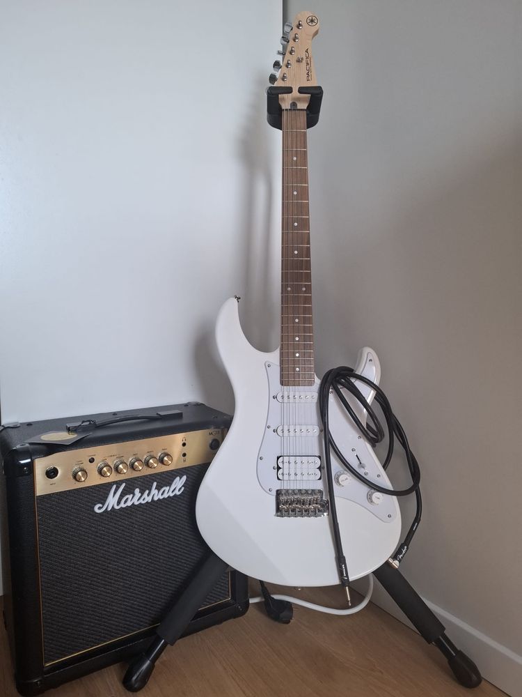 Gitara Yamaha Pacifica 012 + wzmacniacz Marshall MG 15, statyw, kabel