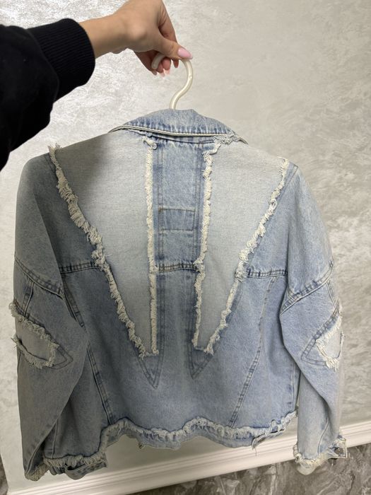 светло-синяя джинсовка